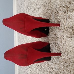 GUESS red velvet heels 👠 ❤️